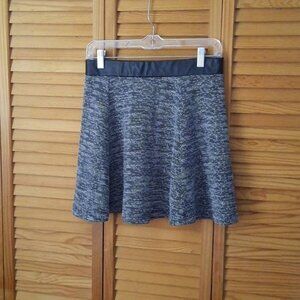 Divided H&M Faux Leather Waistband Back Zipper Short Skater Skirt Size Small